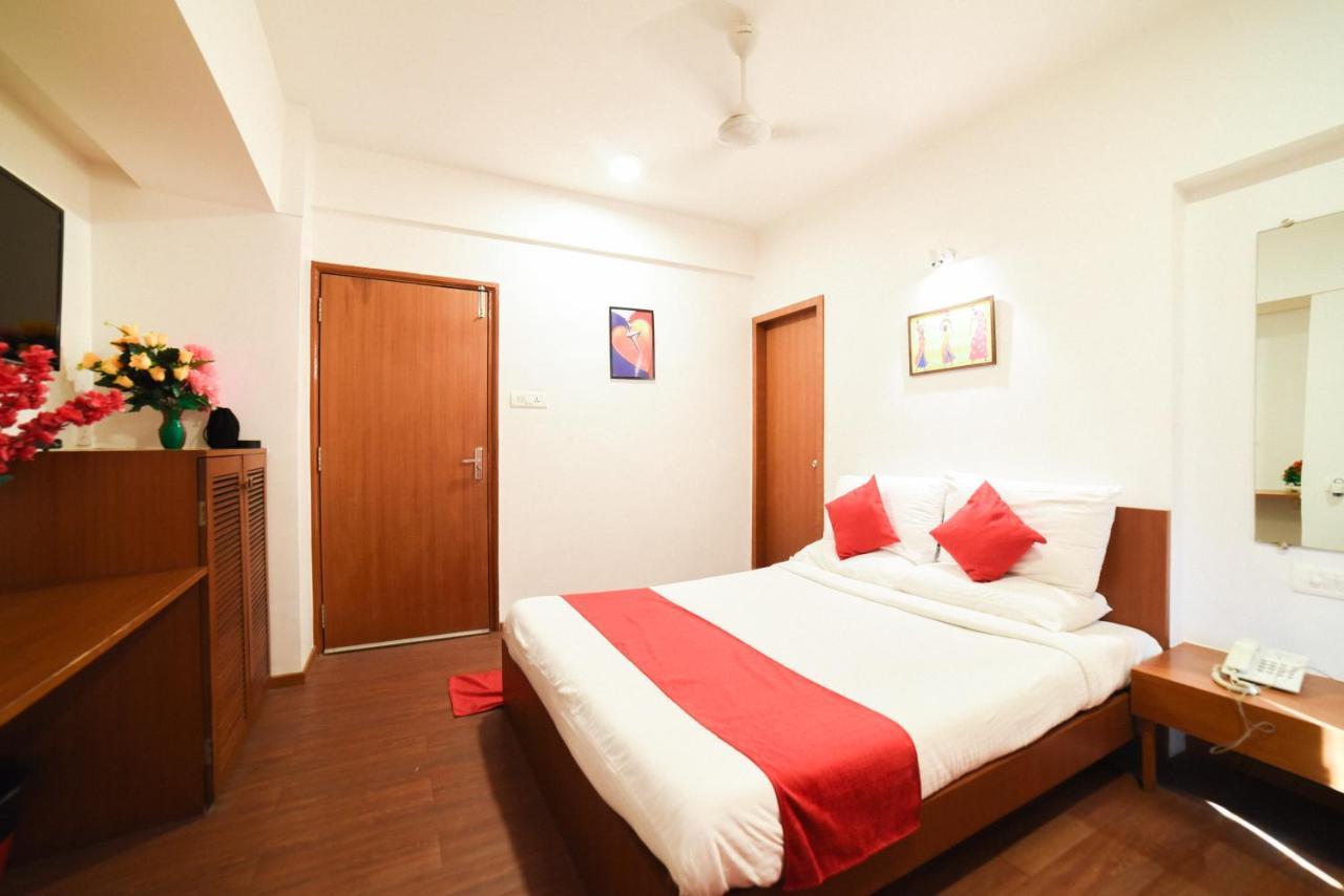 Hotel Aircraft International Bombay Extérieur photo